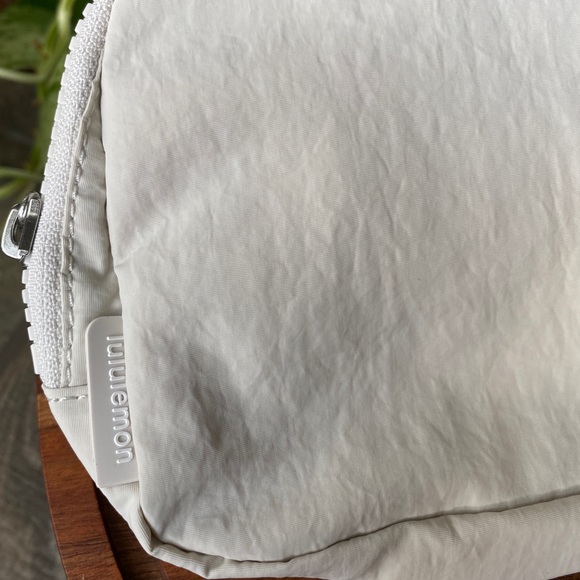 Lululemon 🤍 WHITE OPAL Everywhere Belt Bag - Picture 8 of 15